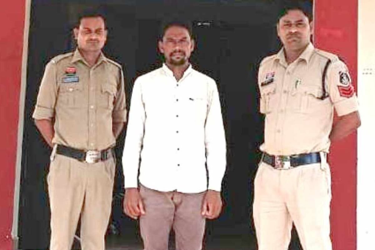 महासमुंद में करोड़ों का धान घोटाला : 3742 क्विंटल धान गबन मामले में केंद्र प्रभारी गिरफ्तार