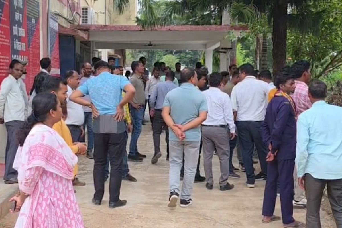 अंबिकापुर में विधायक और नायब तहसीलदार विवाद थाने पहुंचा, दोनों पक्षों पर FIR दर्ज