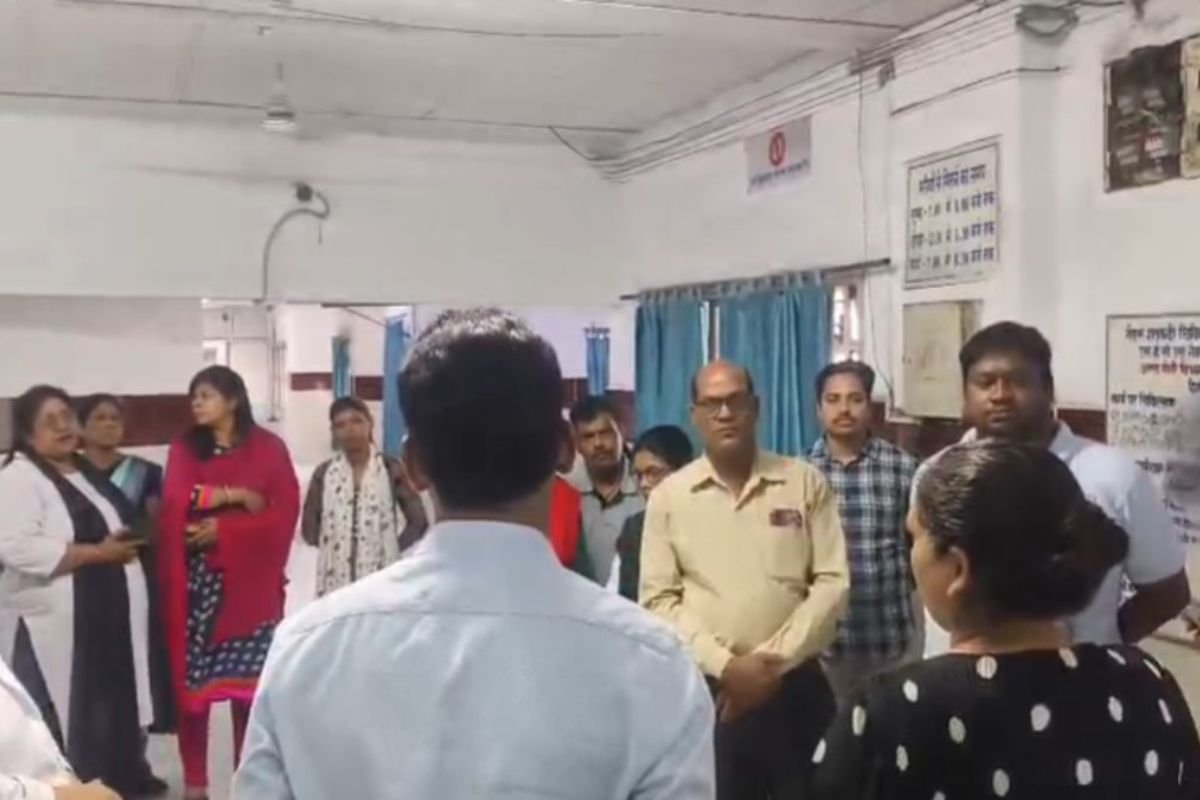 Korba News: संडे ड्यूटी कटौती को लेकर कर्मचारियों का हंगामा, नेहरू शताब्दी चिकित्सालय में काम बंद कर प्रदर्शन