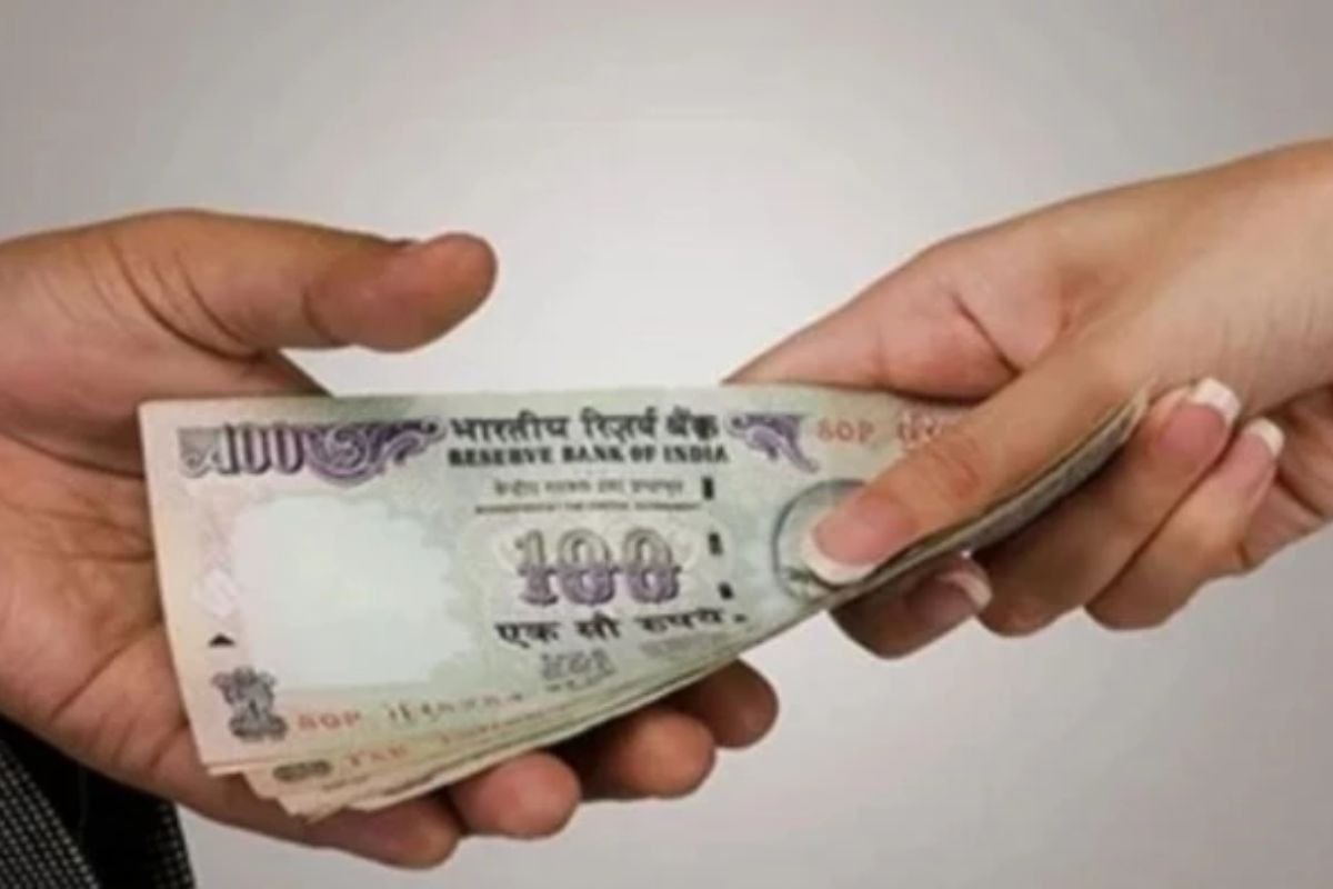 रिश्वत लेते वीडियो वायरल, 45 हजार रुपये लेने के आरोप में पटवारी निलंबित