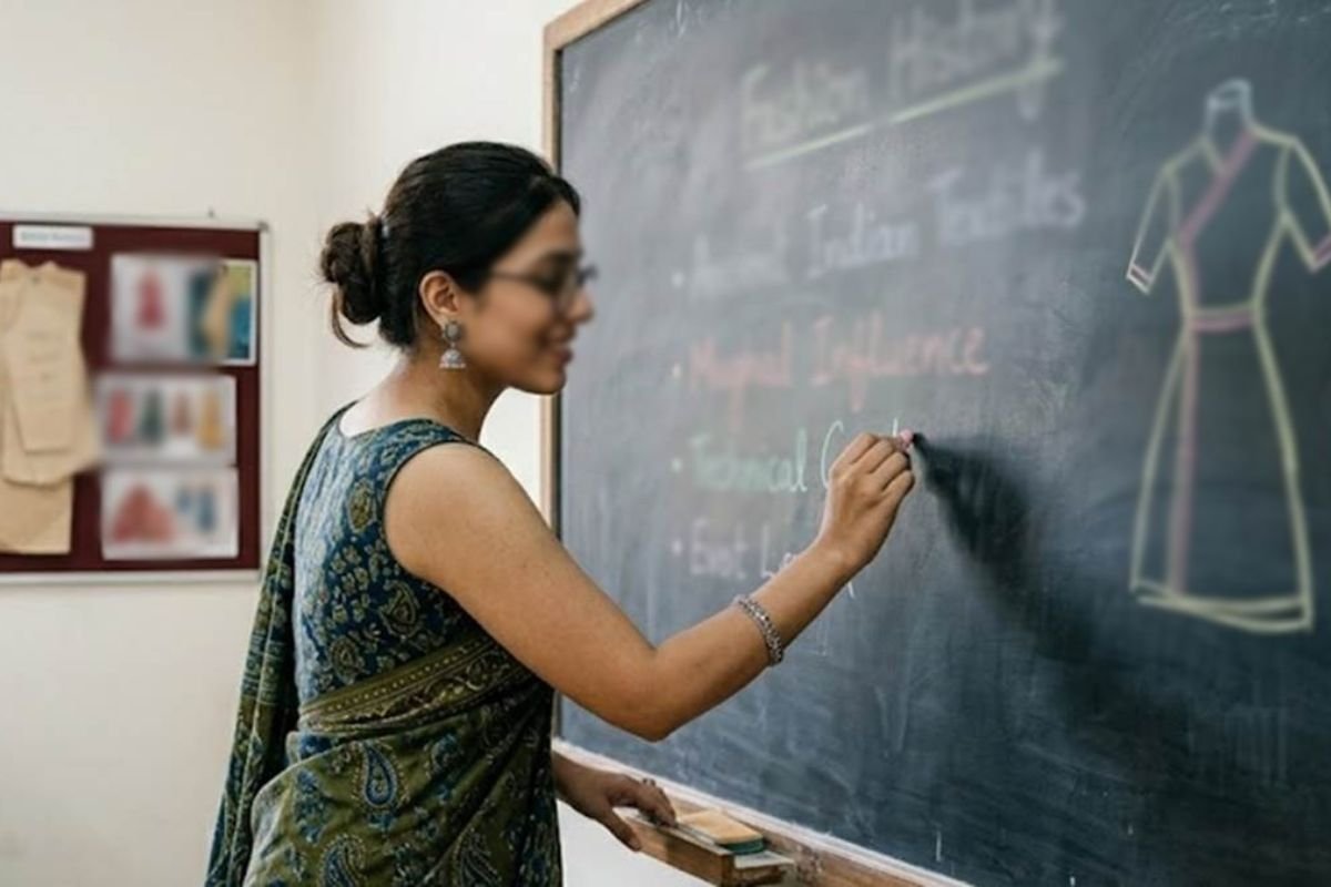 CG News : स्कूल शिक्षा विभाग सख्त, ज्वाइनिंग नहीं देने वाले शिक्षकों पर होगी कार्रवाई, दूरस्थ क्षेत्रों में होगी पोस्टिंग