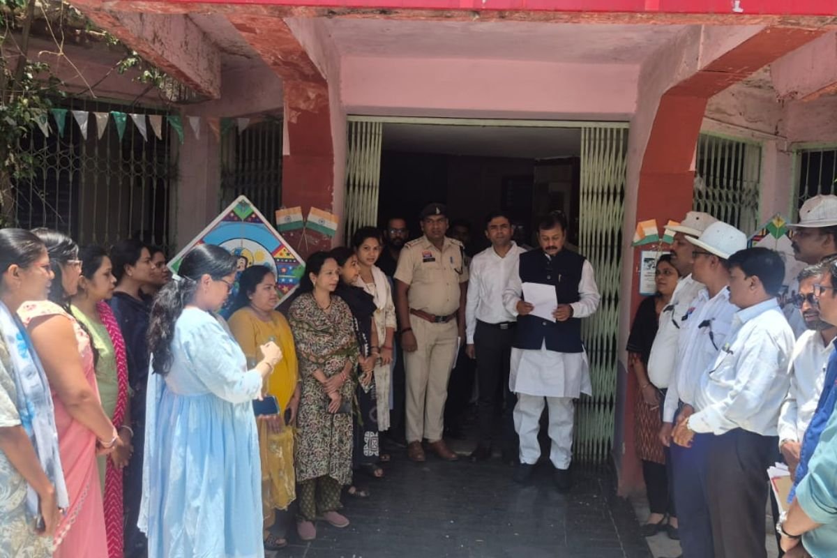 सड़क सुरक्षा पर सांसद विजय बघेल की पहल, अधिकारियों को दिलाई शपथ; लापरवाही और नशे में ड्राइविंग पर जताई चिंता