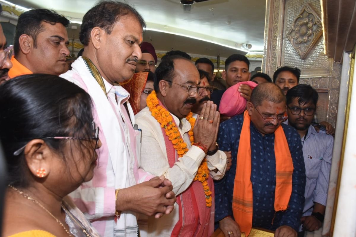 डोंगरगढ़ में माँ बम्लेश्वरी मंदिर पहुंचे उप मुख्यमंत्री अरुण साव, प्रदेश की सुख-समृद्धि के लिए की पूजा