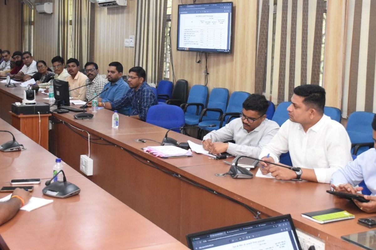 न्यायालयीन कार्यों में पारदर्शिता बढ़ाने जिला प्रशासन की पहल, रीडर्स की कार्यप्रणाली की होगी नियमित समीक्षा