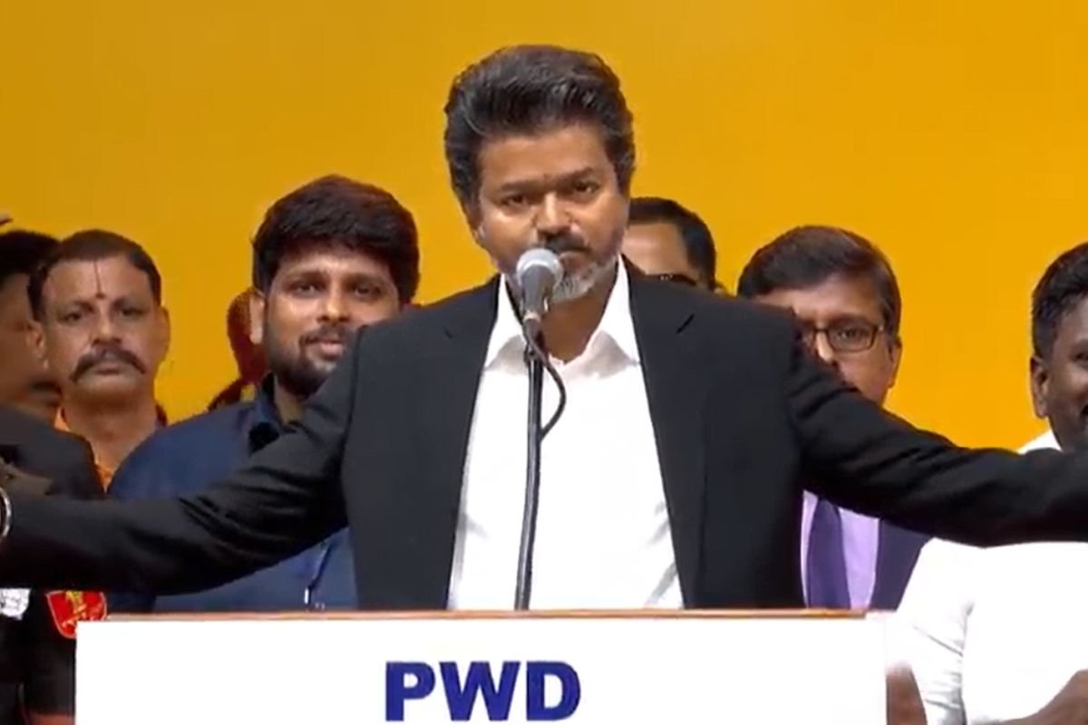 तमिलनाडु में TVK सरकार का आगाज, राज्यपाल ने थलापति विजय को दिलाई मुख्यमंत्री पद की शपथ