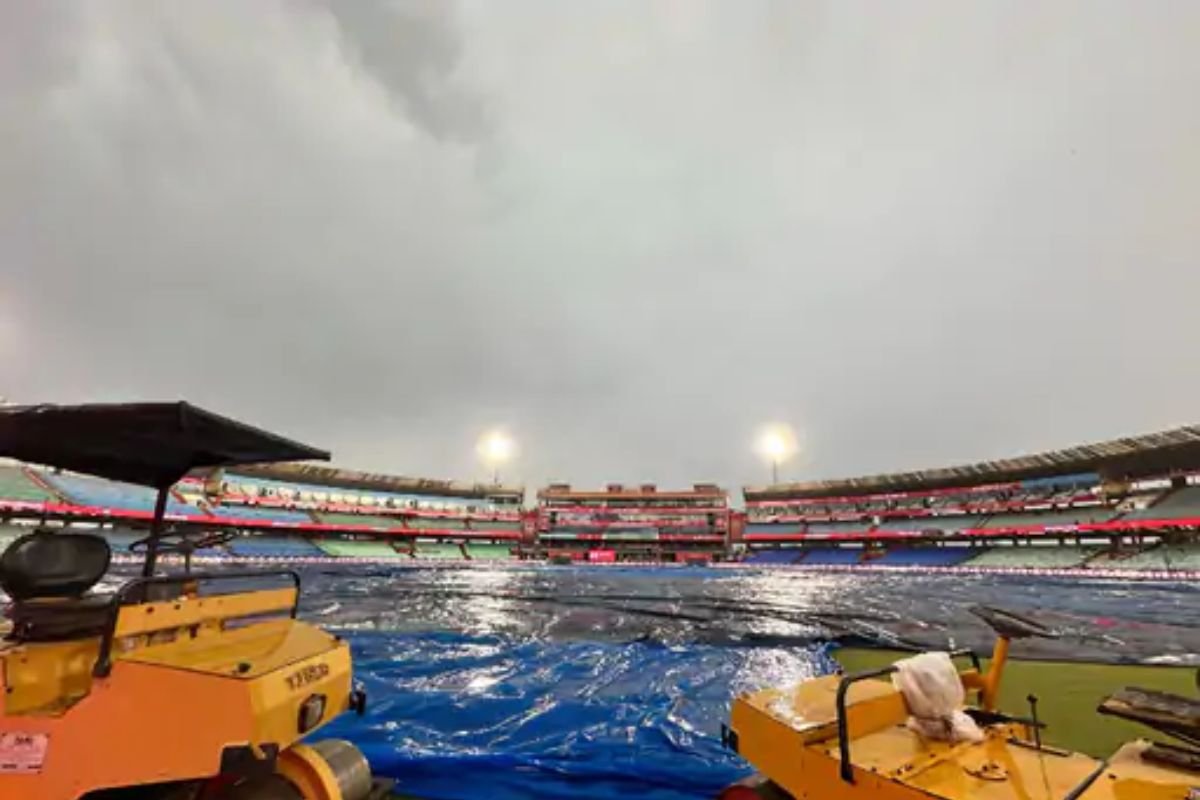 रायपुर में आज RCB vs MI महामुकाबला, बारिश का खतरा बरकरार; जानें पिच रिपोर्ट और एंट्री गाइडलाइन