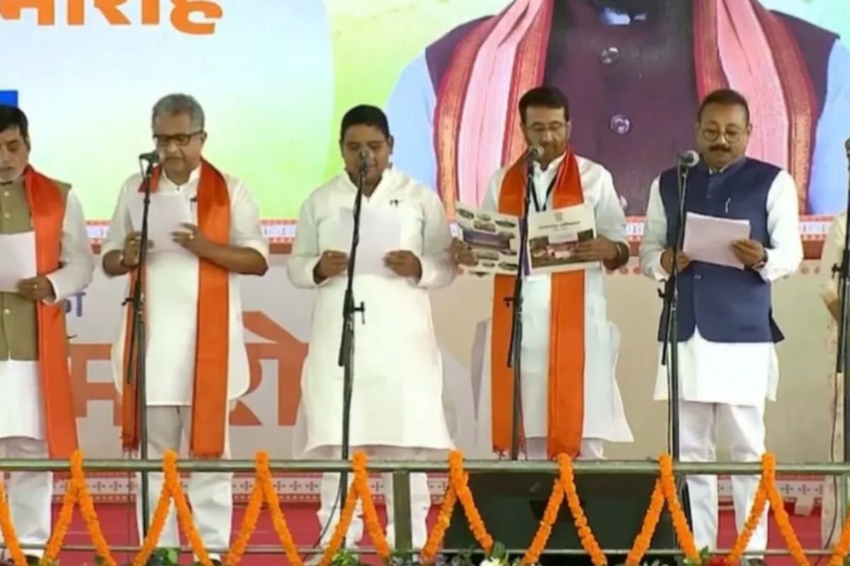 बिहार में सम्राट चौधरी कैबिनेट का विस्तार, गांधी मैदान में भव्य शपथ ग्रहण; PM मोदी, अमित शाह समेत कई दिग्गज शामिल