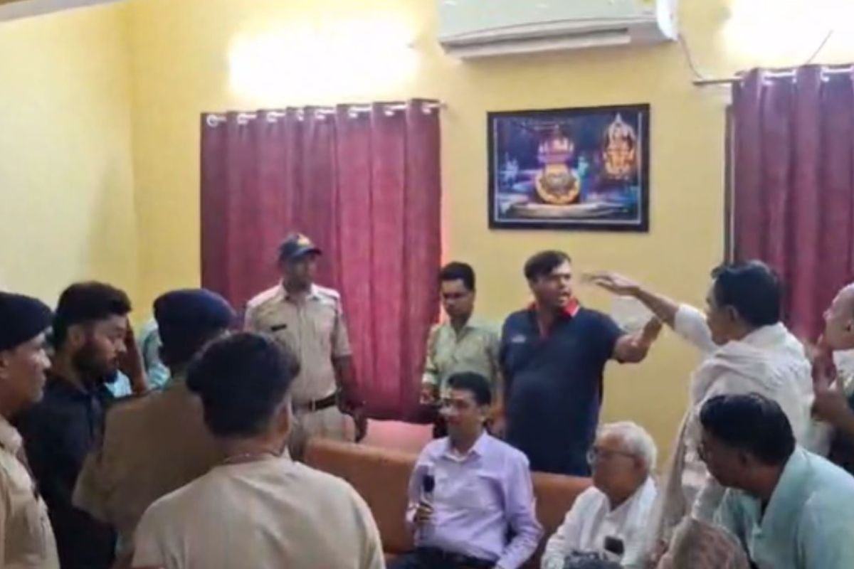 दमोह: बांदकपुर कॉरिडोर समीक्षा बैठक में हंगामा, कलेक्टर के सामने भिड़े दो पक्ष, अतिक्रमण के मुद्दे पर बढ़ा विवाद