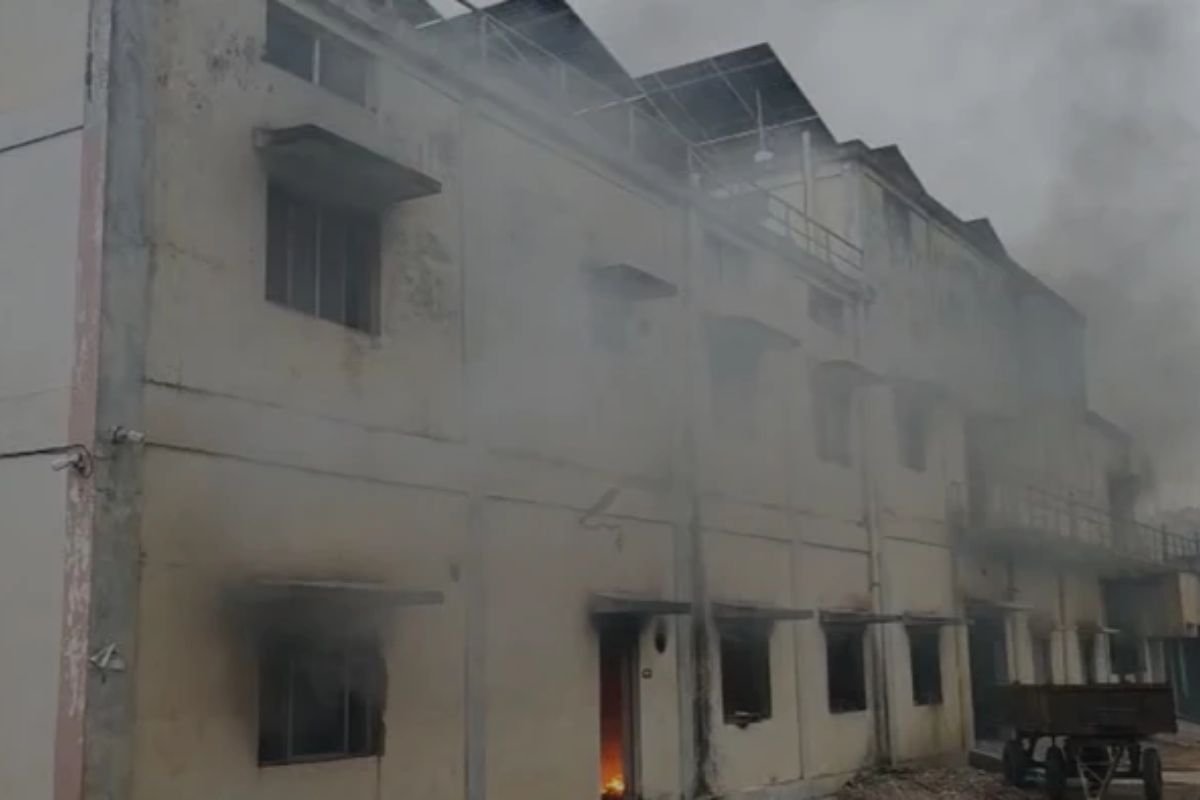 दुर्ग में फिल्टर प्लांट के स्टोर रूम में आग: 1000 बोरी ब्लीचिंग पाउडर जलकर राख, जलापूर्ति प्रभावित