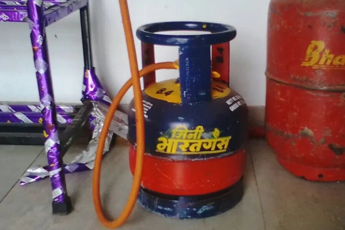LPG गैस सिलेंडर हुआ महंगा, 261 रुपये बढ़ी कीमत, जानिए अब कितने का मिलेगा सिलेंडर