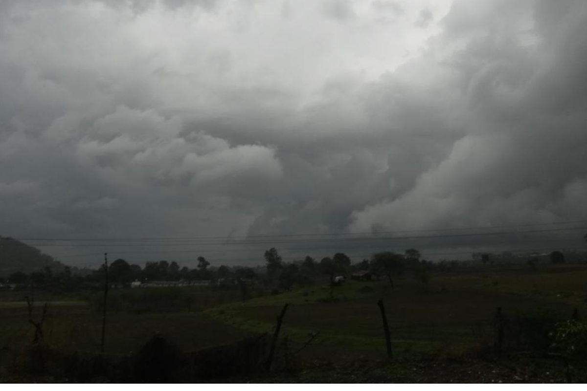 MP Weather Update: नौतपा के बीच बदला मौसम, 8 जिलों में भारी बारिश का अलर्ट, 47 जिलों में गरज-चमक और तेज आंधी की चेतावनी