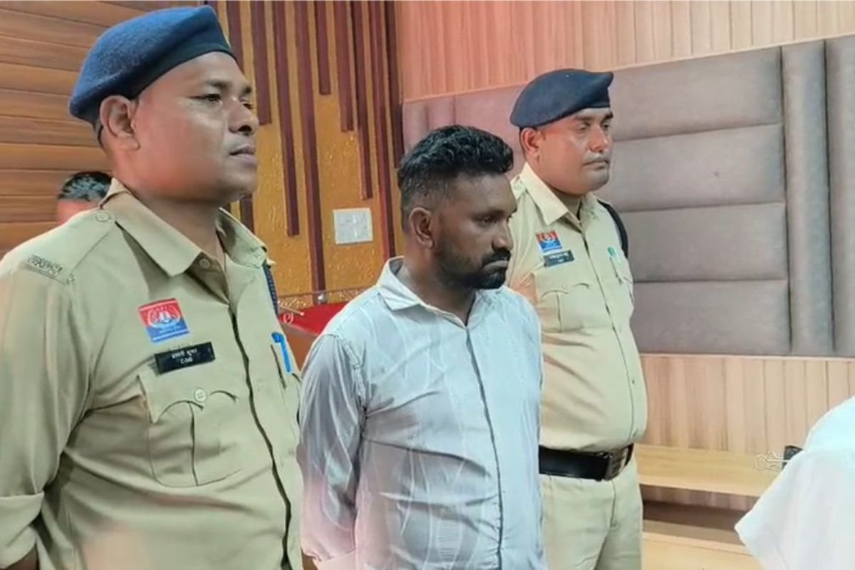 Rajnandgaon Police Action: अंतरराज्यीय चोरी गिरोह का पर्दाफाश, राजस्थान का शातिर चोर गिरफ्तार