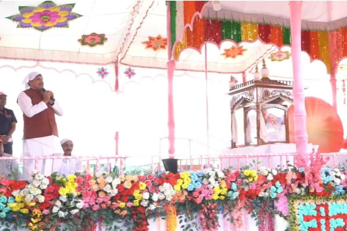 उज्जैन पहुंचे मुख्यमंत्री मोहन यादव, जय गुरुदेव आश्रम में लिया आशीर्वाद, लाखों श्रद्धालुओं को किया संबोधित