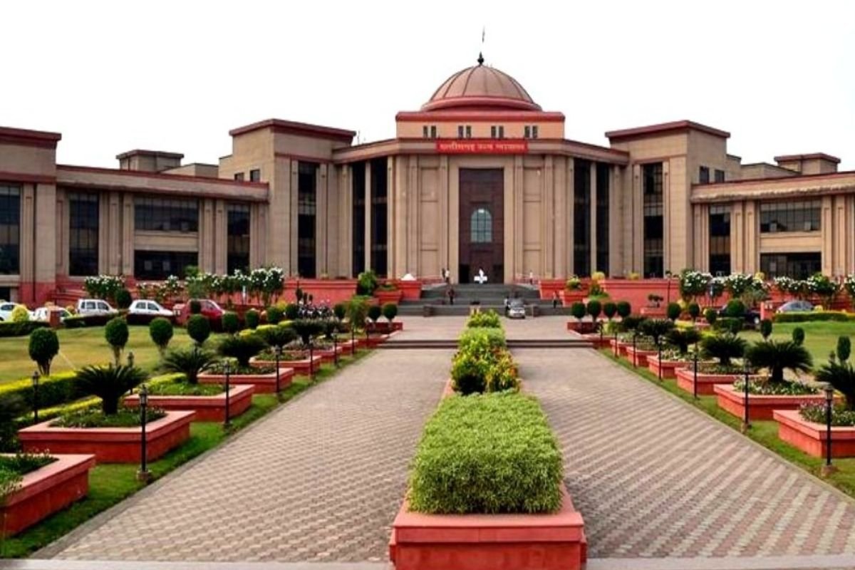 CG High Court: नक्सल केस में आरोपियों की डिफॉल्ट बेल बरकरार, हाईकोर्ट ने सरकार की अपील की खारिज