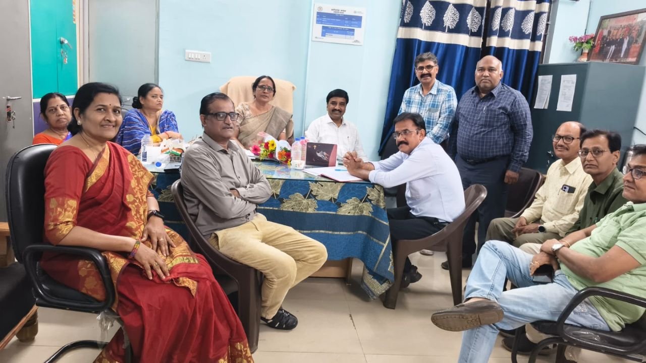 8 प्राचार्यों के निलंबन के विरोध में छत्तीसगढ़ प्राचार्य फेडरेशन की आपात बैठक, कलेक्टर बालोद से प्रतिनिधिमंडल भेंट करेगा