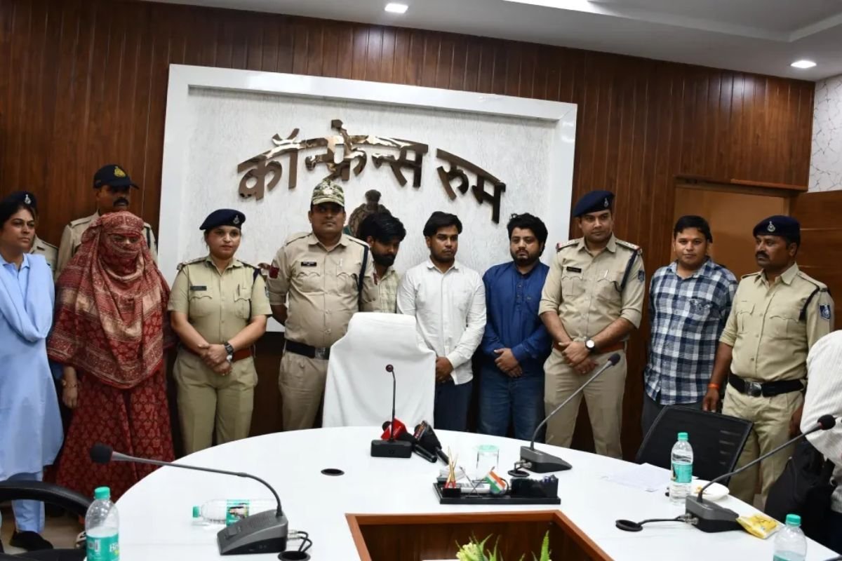 इंस्टाग्राम पर प्रेमजाल, फिर ब्लैकमेल और तंत्र-मंत्र का डर; युवती से 1.30 करोड़ की ठगी, चार गिरफ्तार