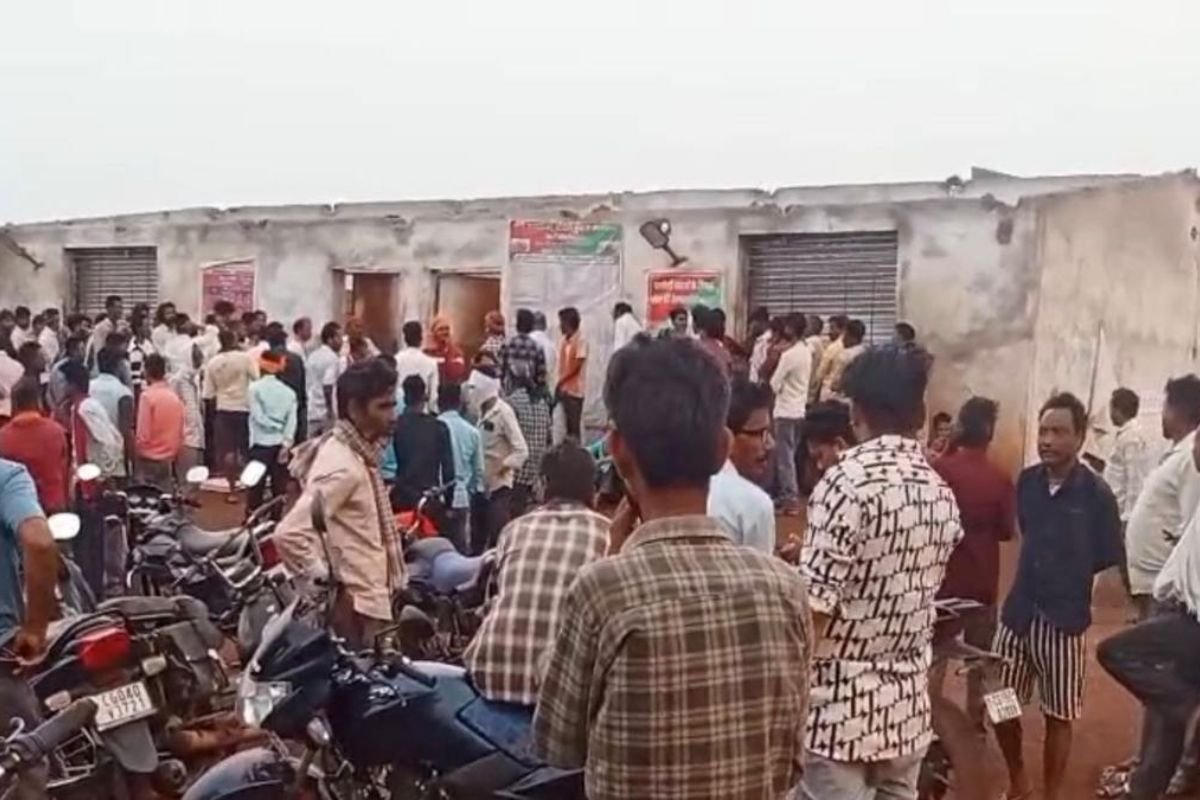 खैरागढ़ में तेज आंधी-तूफान से मचा हड़कंप, शराब दुकान का टीन शेड उखड़ा, बाल-बाल बची जानें
