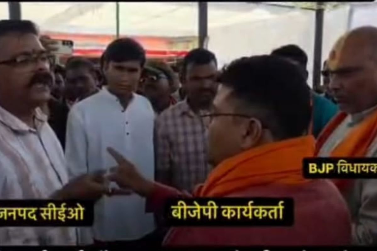 सुशासन तिहार में गरमाया माहौल: सामुदायिक भवन भुगतान विवाद पर भाजपा कार्यकर्ता और जनपद CEO में तीखी बहस
