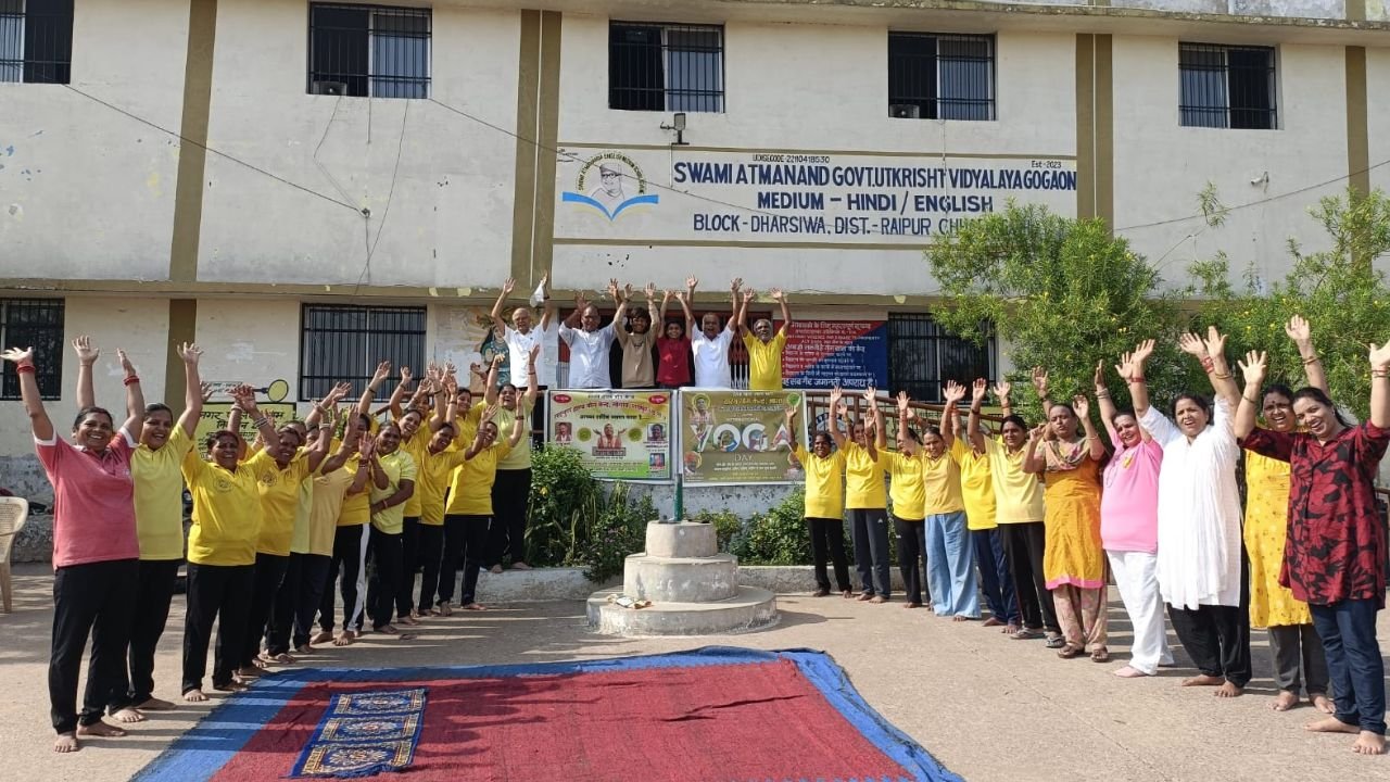 CG News: अंतरराष्ट्रीय हास्य योग दिवस पर छत्तीसगढ़ में गूंजा हंसी और स्वास्थ्य का संदेश, विभिन्न संस्थानों में हुए विशेष आयोजन