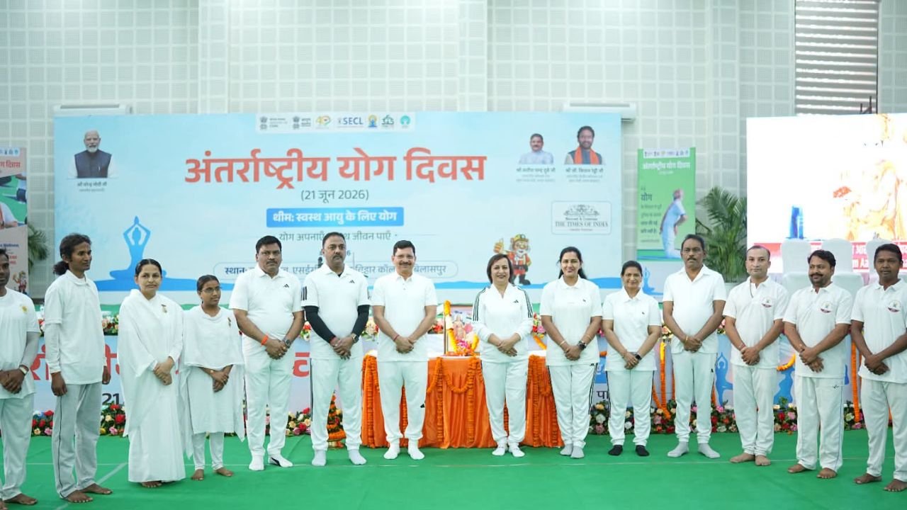 Yoga Diwas in Bilaspur: ‘स्वस्थ जीवन के लिए योग’ थीम पर एसईसीएल परिवार का संकल्प, नियमित योग अपनाने का दिया संदेश
