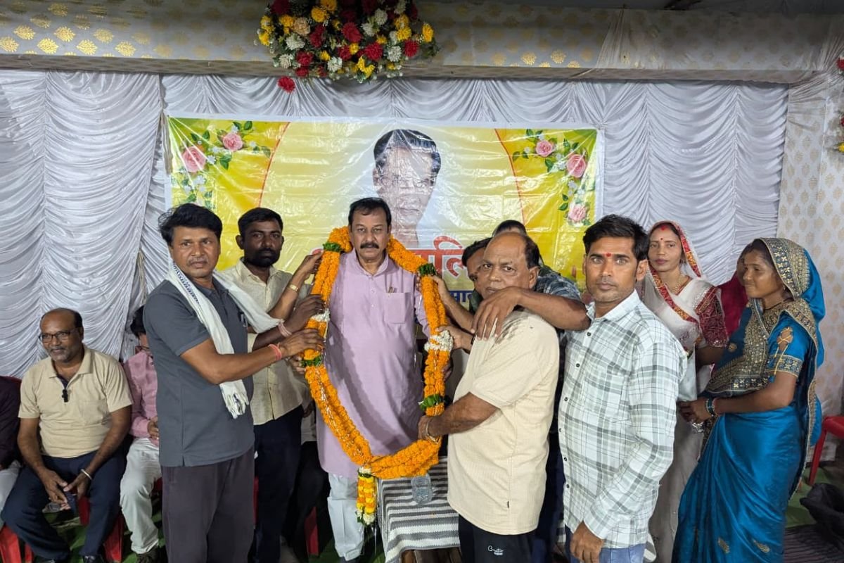 ‘सुरता खुमान साब’ एवं सम्मान समारोह संपन्न, सांसद विजय बघेल ने कलाकारों का किया सम्मान