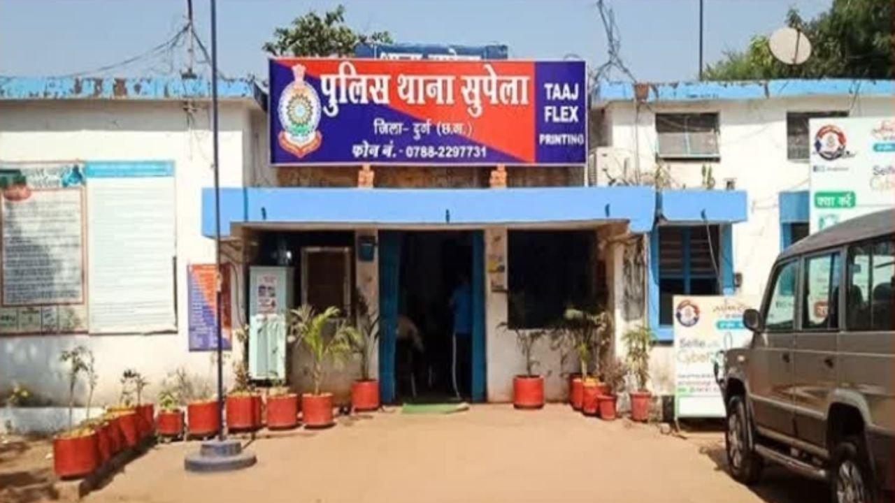 Bhilai News: भिलाई में घर के बाहर खड़ी स्कूटी और बाइक में लगाई आग, 30 हजार का नुकसान