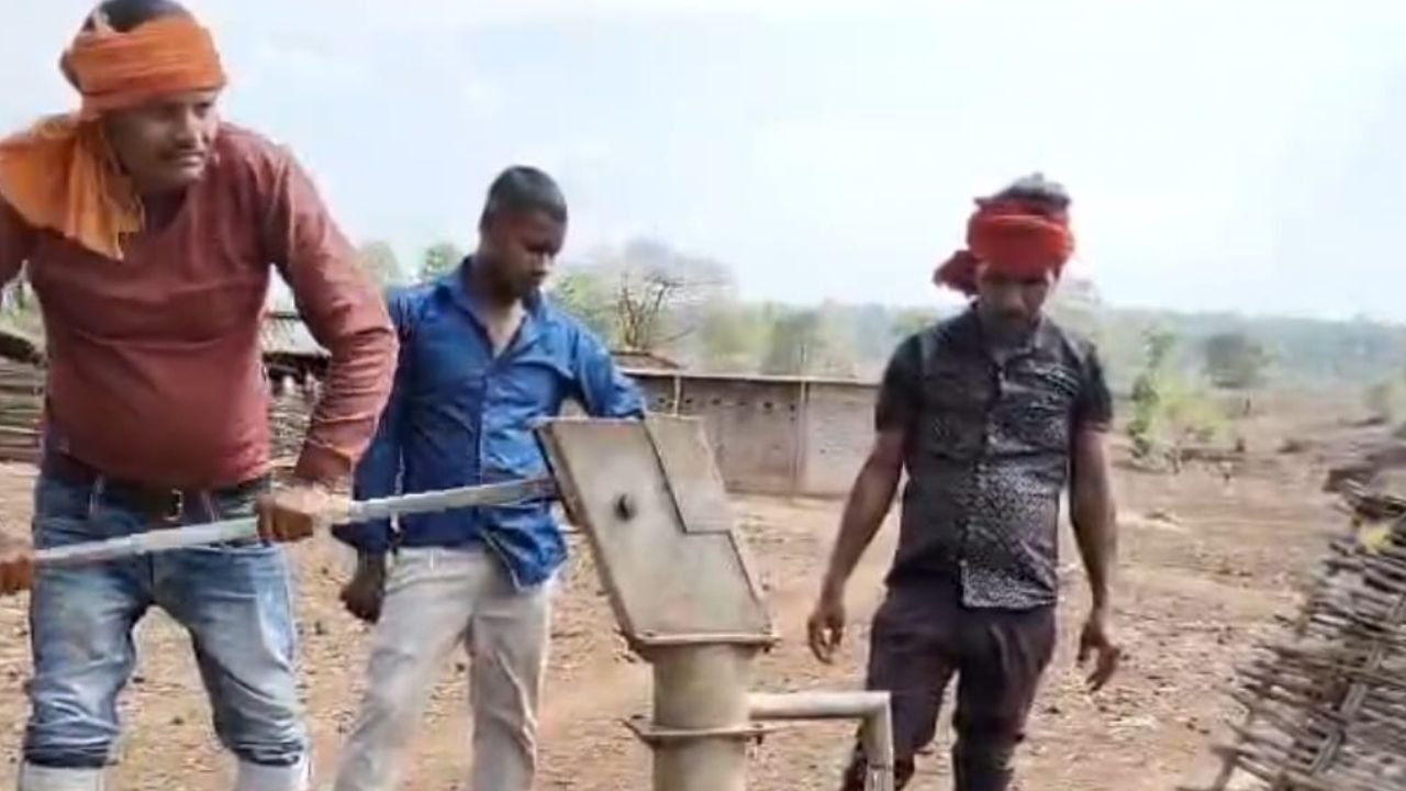 पेयजल संकट की शिकायत पर कलेक्टर चंदन संजय त्रिपाठी का त्वरित एक्शन, हैंडपंप सुधारकर बहाल की गई जलापूर्ति