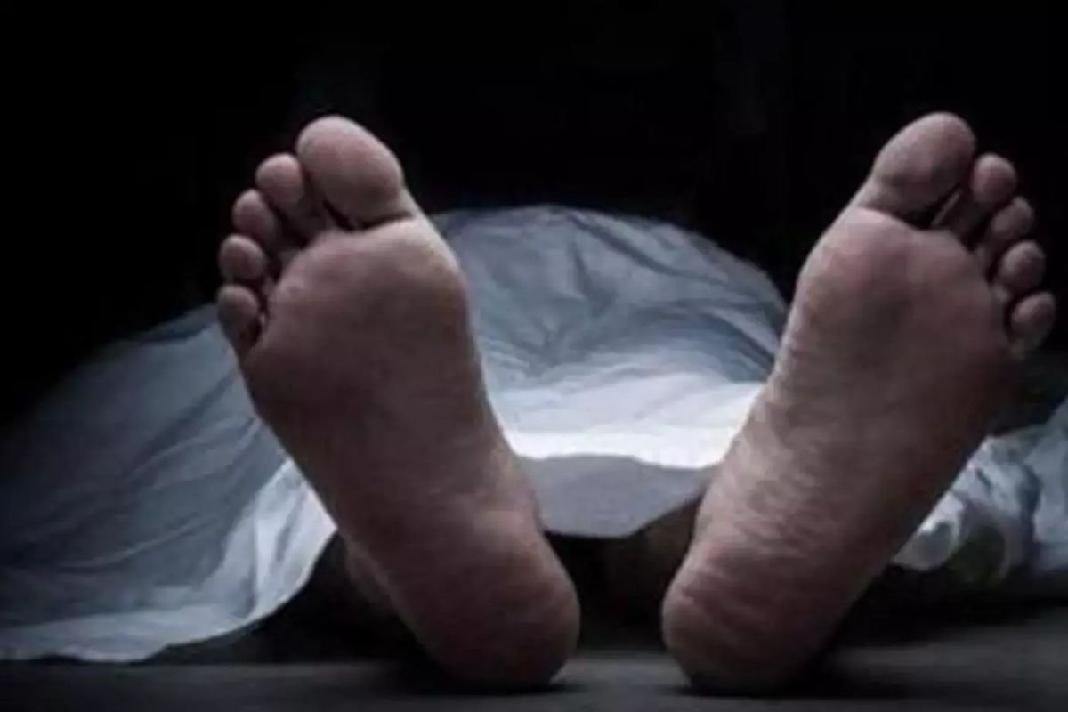 Surajpur News: सूरजपुर में दर्दनाक हादसा: अज्ञात वाहन की टक्कर से युवक की मौत, पहचान अब तक नहीं