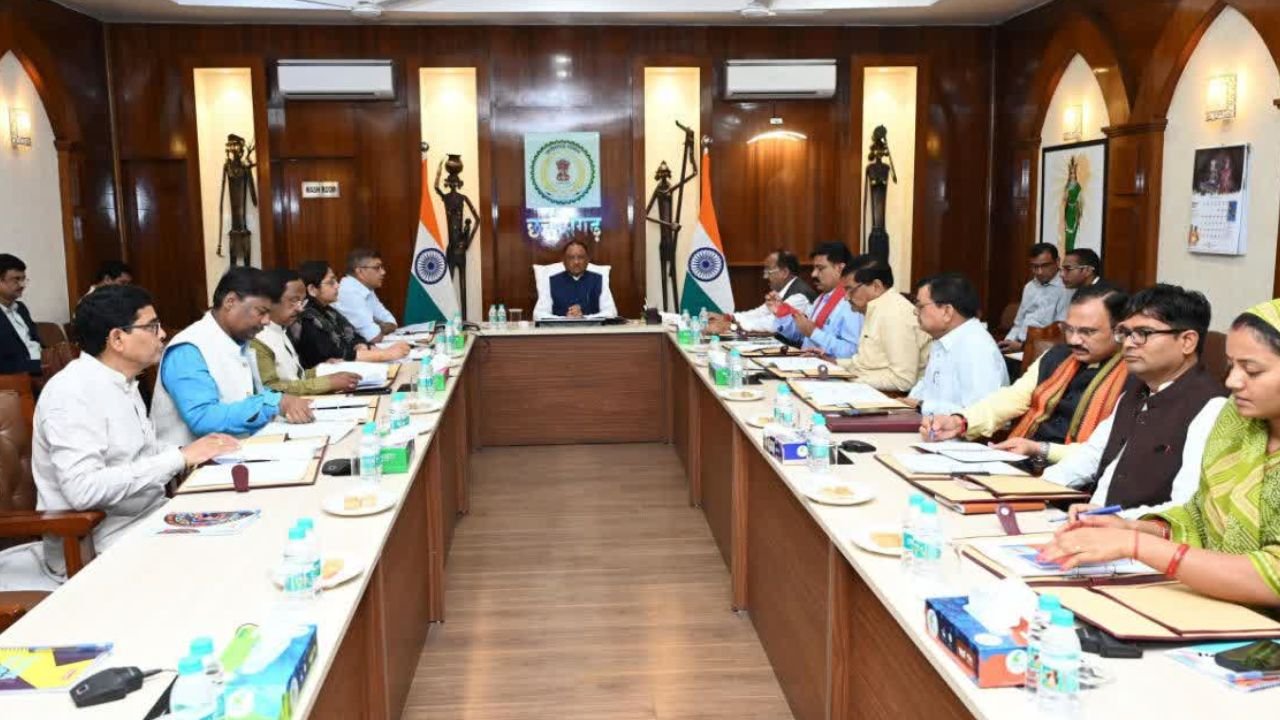 CG Cabinet Meeting: बायोगैस नीति 2026 को मंजूरी, स्वच्छ ऊर्जा और रोजगार सृजन को मिलेगा बढ़ावा, पढ़े साय कैबिनेट के अहम फैसले