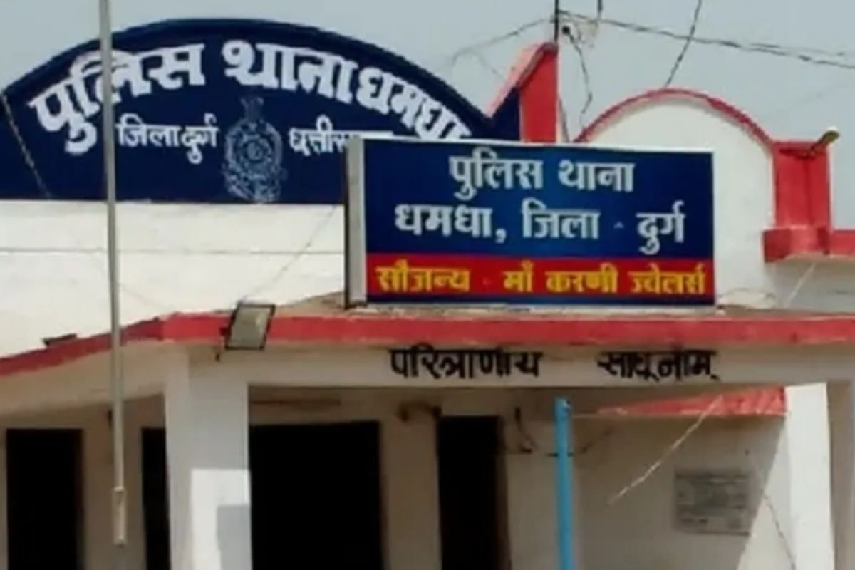CG Durg News: धान और बारदानों में 15 लाख की गड़बड़ी, समिति प्रभारी पर FIR दर्ज