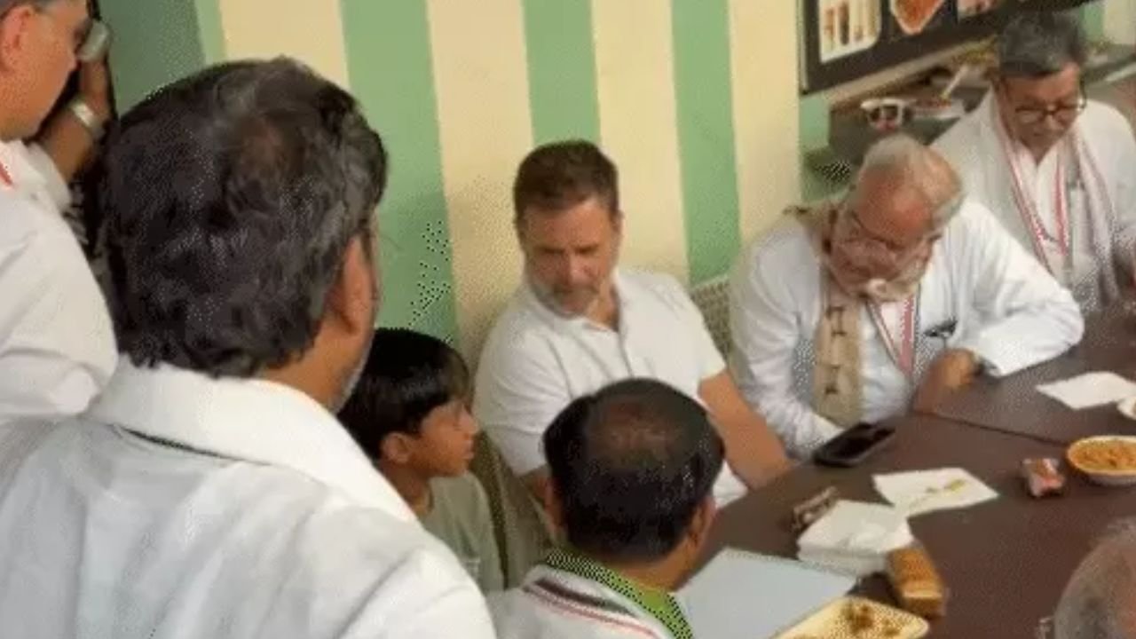 अभनपुर में राहुल गांधी का मंथन, टपरी पर रुककर पी चाय, वरिष्ठ नेताओं से मुलाकात के बाद जिलाध्यक्षों को दी संगठन की ट्रेनिंग