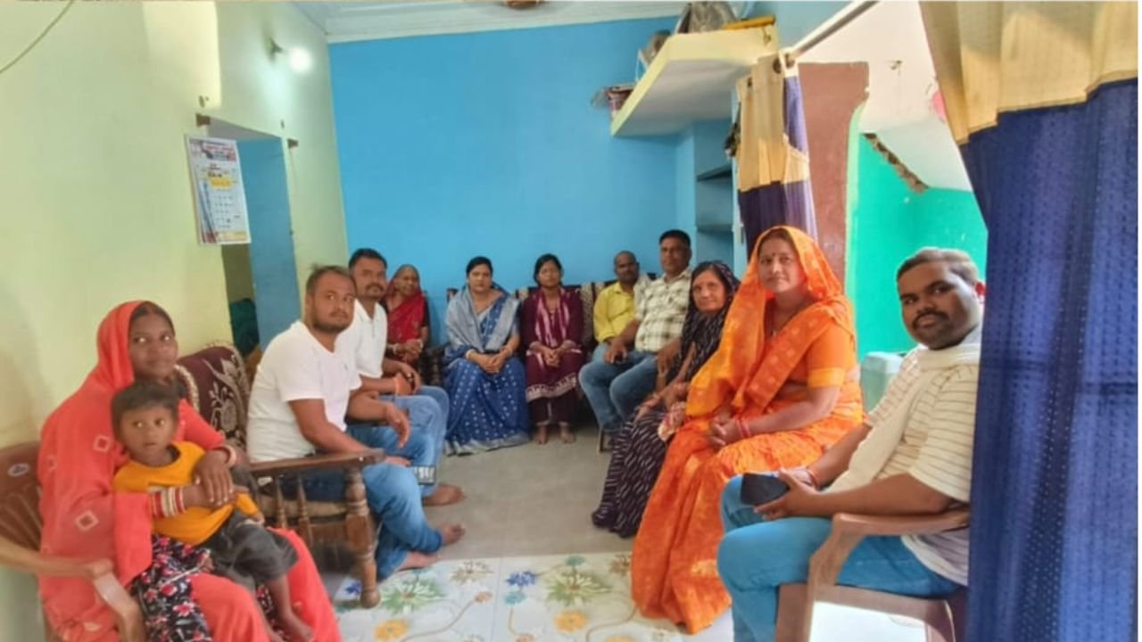 CG Patan News: ग्राम अमलीडीह पहुंचीं जनपद अध्यक्ष कीर्ति नायक, ‘मन की बात’ सुनी, पल्स पोलियो अभियान में निभाई सक्रिय भूमिका