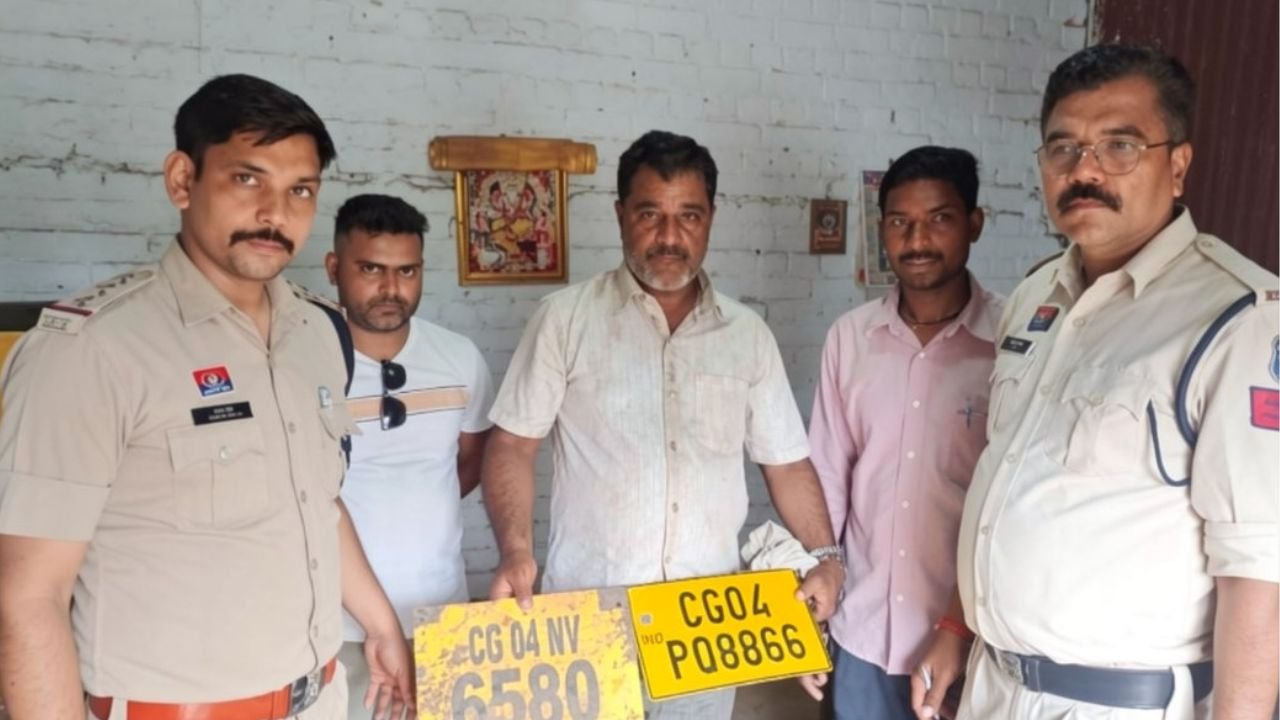 Bhilai News: भिलाई स्टील प्लांट स्क्रैप चोरी मामले में बड़ा खुलासा, मुख्य आरोपी के लॉकर से 50 लाख के आभूषण बरामद