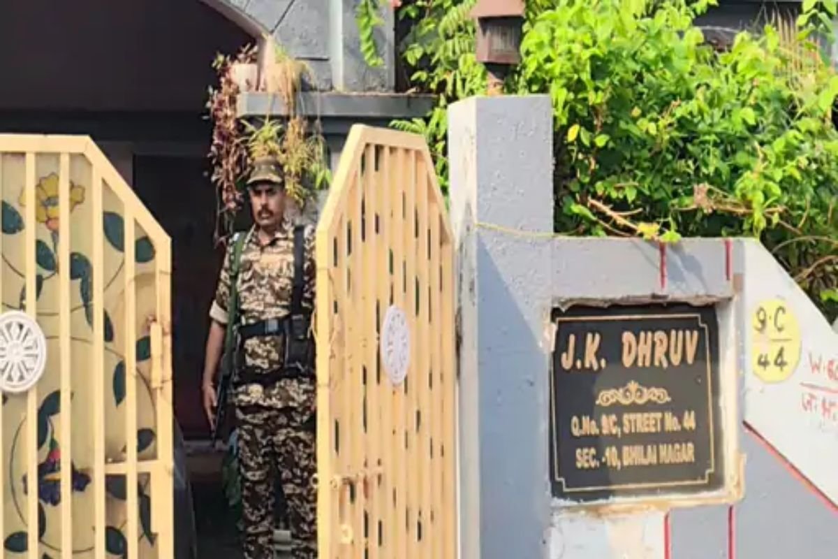 भारतमाला घोटाले में ईडी की बड़ी कार्रवाई: रिटायर्ड IAS जेके ध्रुव के भिलाई स्थित घर समेत 3 ठिकानों पर छापा