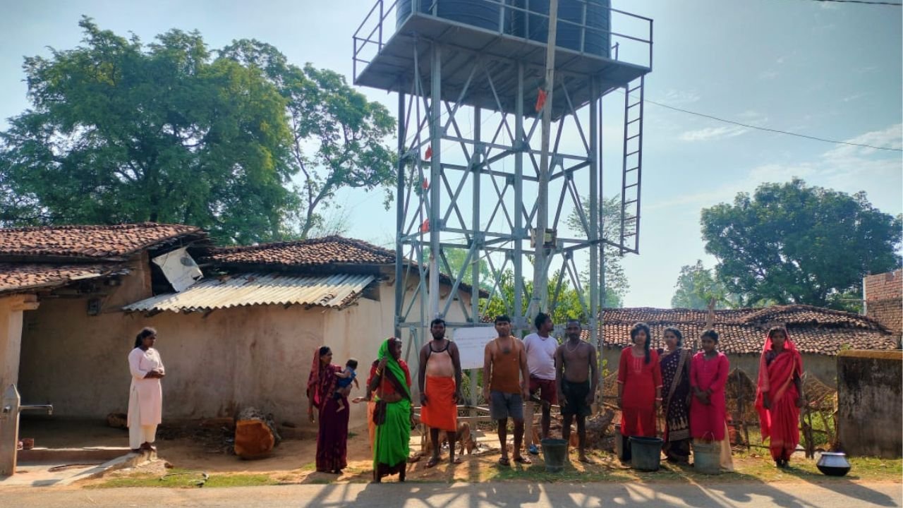Surajpur News: सरकार के ‘हर घर जल’ दावे की खुली पोल, सिंघरी में बूंद-बूंद पानी को तरस रहे ग्रामीण