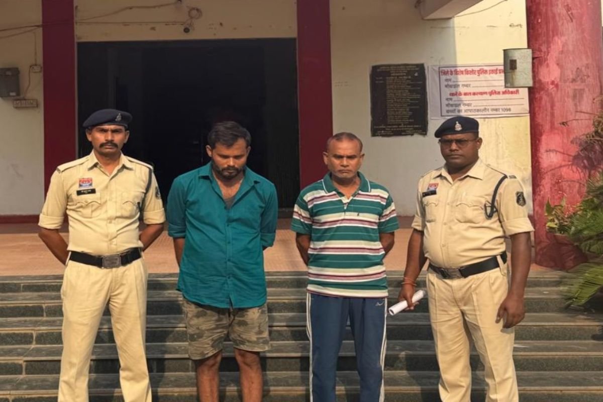CG News : 17 हजार क्विंटल धान हेराफेरी मामले में पुलिस को बड़ी सफलता, लंबे समय से फरार तत्कालीन केंद्र प्रभारी और सेल्समैन गिरफ्तार