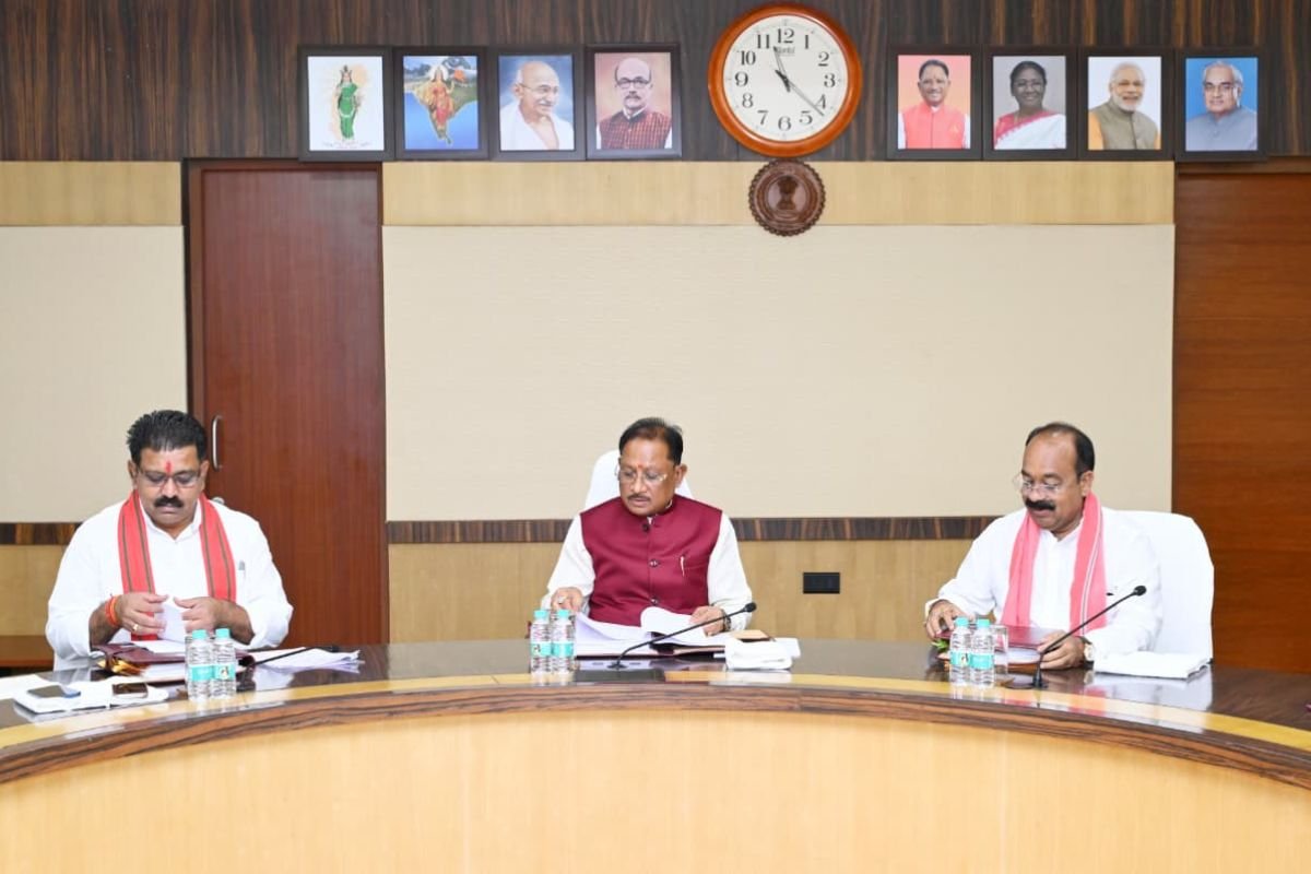कैबिनेट के 7 बड़े फैसले: CSPTCL का IPO, किसानों को ₹15 हजार प्रति एकड़ सहायता, 240 ई-बसों को मिली मंजूरी