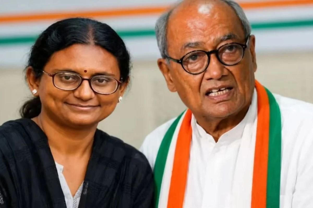 Bhopal News: पूर्व सीएम दिग्विजय सिंह ने रिटर्निंग ऑफिसर पर साधा निशाना, सेवा से बर्खास्त करने की उठाई मांग