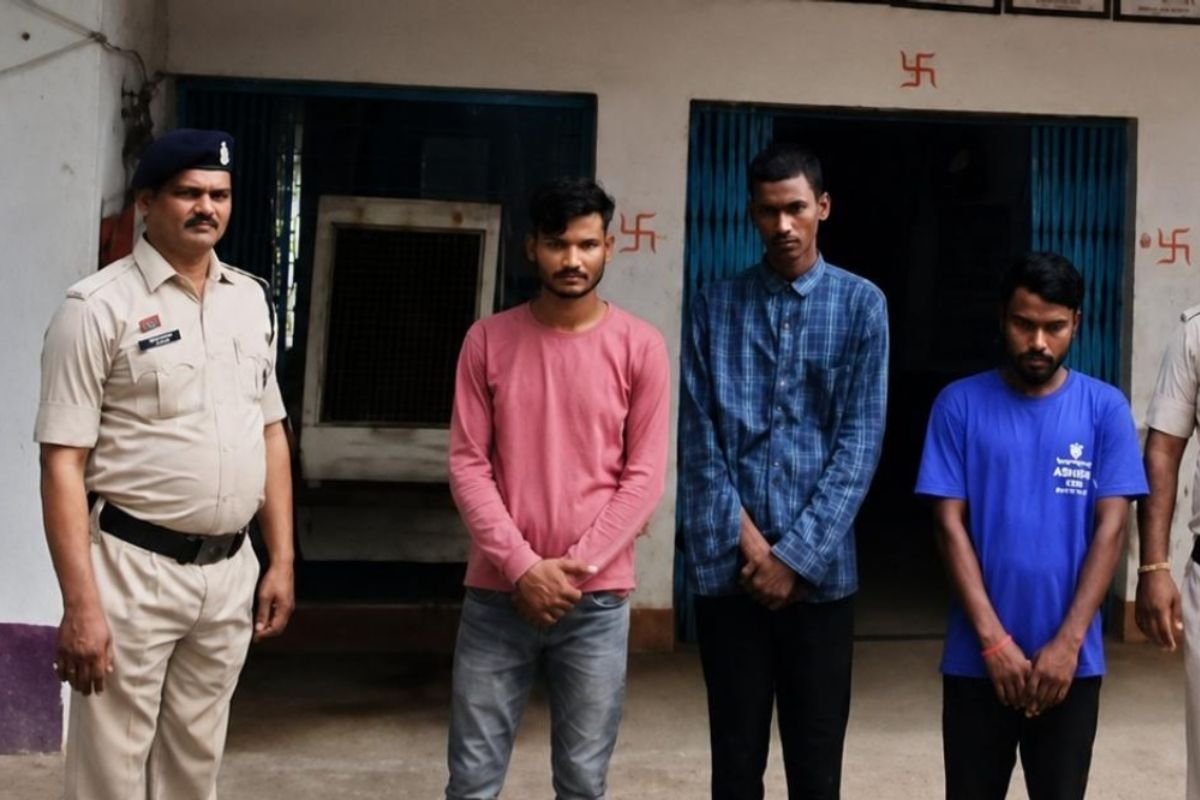 CG Crime News:धमतरी में दबंगों का आतंक; बाइक मांगने से इनकार किया तो घर में घुसकर की मारपीट और तोड़फोड़