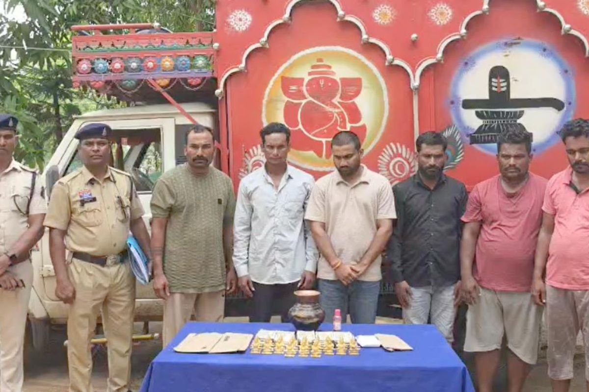 Kanker Crime News: साधु बनकर पहुंचे ठग, गड़ा धन निकालने के नाम पर परिवार से ठगे 5 लाख रुपये