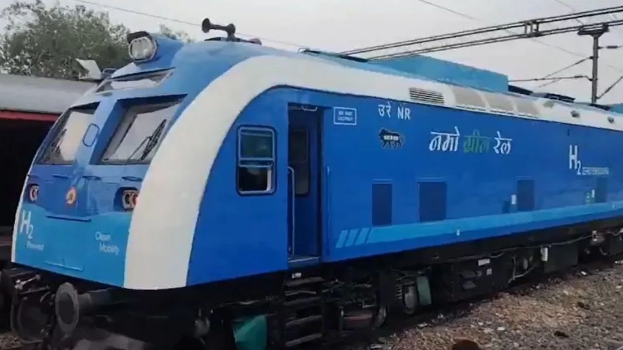 Hydrogen Train Trials: न धुआं, न शोर… सिर्फ पानी और भाप: भारत की पहली हाइड्रोजन ट्रेन जल्द होगी शुरू, सफल हुआ ट्रायल