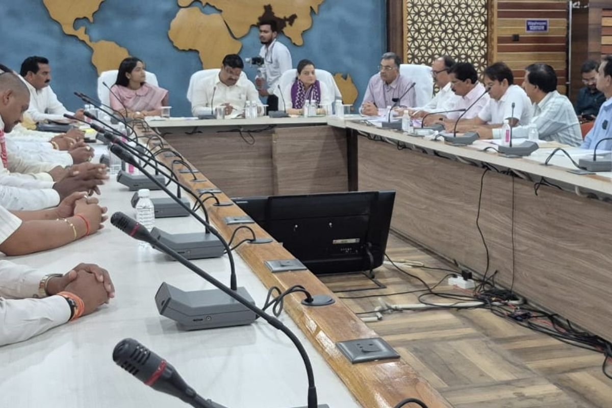 किसानों और उपभोक्ताओं को राहत देने की तैयारी: मंत्री गजेन्द्र यादव ने बिजली विभाग को दिए सख्त निर्देश
