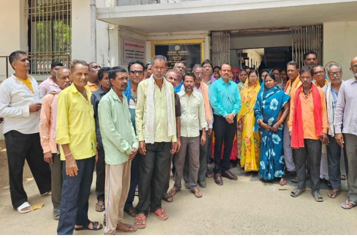 CG Khairagarh News: राशन में गड़बड़ी का आरोप, कलेक्टर कार्यालय पहुंचे सैकड़ों हितग्राही
