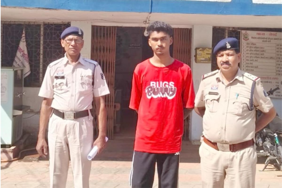 CG Crime News: भिलाई में घर के सामने चल रहा था नशीली टेबलेट का कारोबार, पुलिस ने दबिश देकर दबोचा आरोपी