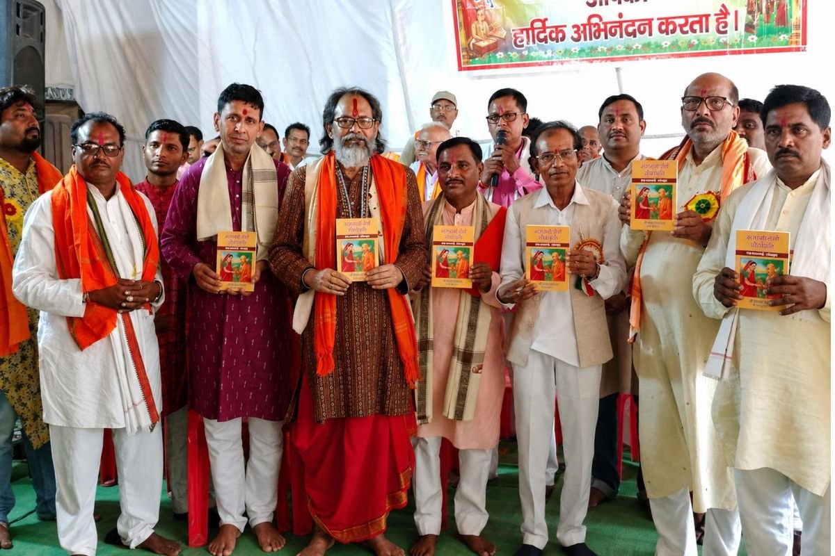 CG News:भक्ति, साहित्य और संस्कृति का अद्भुत संगम: ‘अद्भुत श्री तुलसी चरितायणम’ का सिरकट्टी आश्रम में भव्य विमोचन