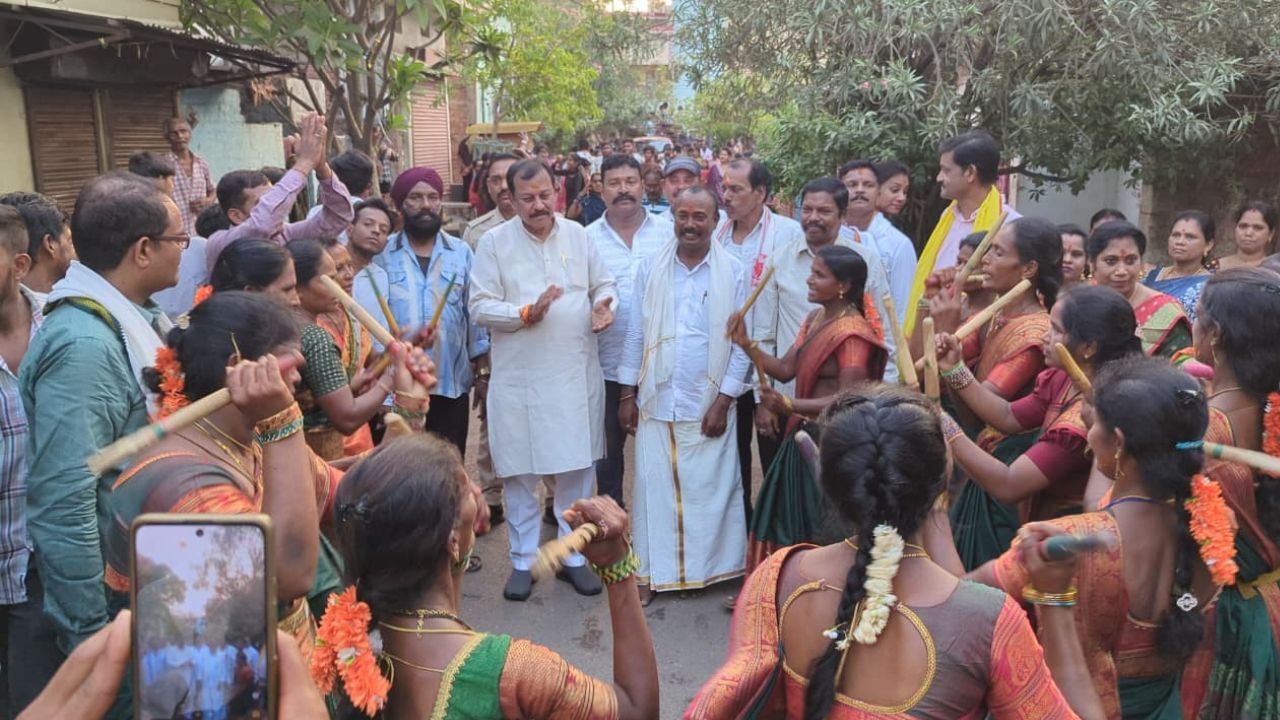 भिलाई में तेलुगु समाज का भव्य सीतला माता महोत्सव संपन्न, सांसद विजय बघेल ने की पूजा-अर्चना, झांकियों और सांस्कृतिक प्रस्तुतियों ने मोहा मन