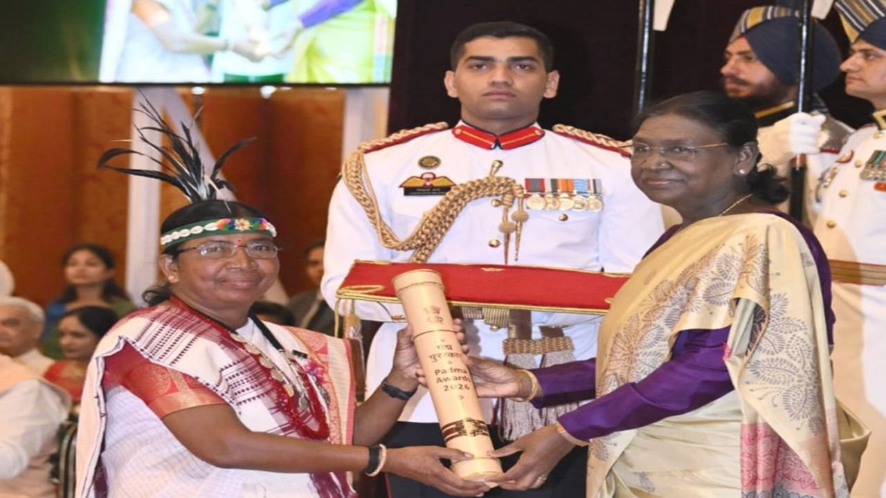 Dr. Budhari Tati Padma Shri Award: बस्तर की ‘बड़ी दीदी’ को पद्मश्री, 35 वर्षों की समाज सेवा का मिला राष्ट्रीय सम्मान, जानें इनके बारे में