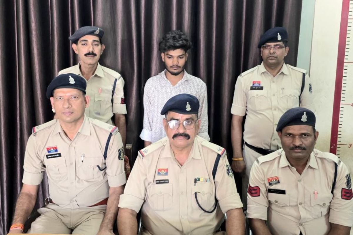 CG Janjgir-Champa News:सोशल मीडिया फ्रेंडशिप बनी ब्लैकमेलिंग का जाल, युवती को धमकाने वाला आरोपी दबोचा गया
