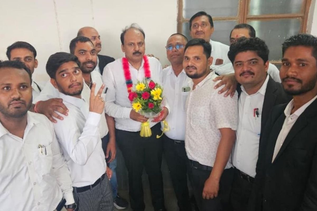 Kawardha News: 48 वोटों के बड़े अंतर से जीते पोखराज परिहार, अधिवक्ता संघ में जश्न का माहौल