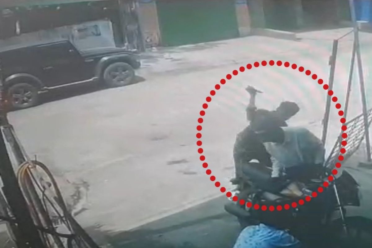 एकतरफा प्रेम में सनकी आशिक का हमला: युवती के पिता पर चाकू से वार, CCTV फुटेज आया सामने